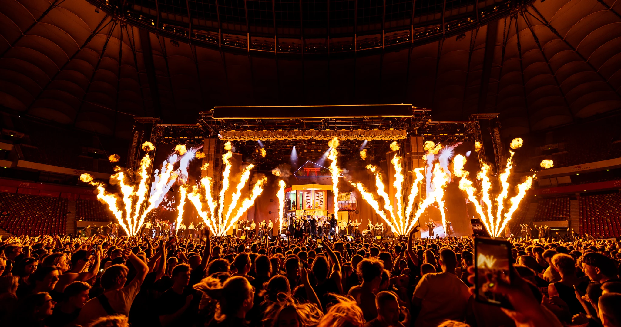 Green Beam Design - Quebonafide | Akt II | Ostatni Koncert